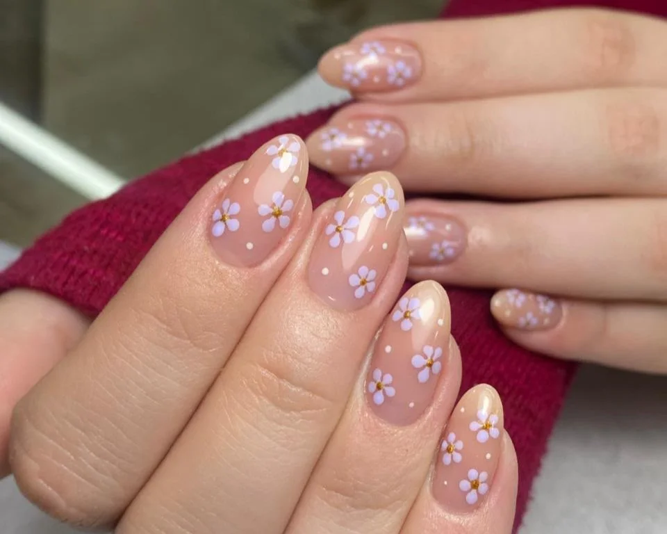 Servicio de uñas y manicure en C'est Magnifique